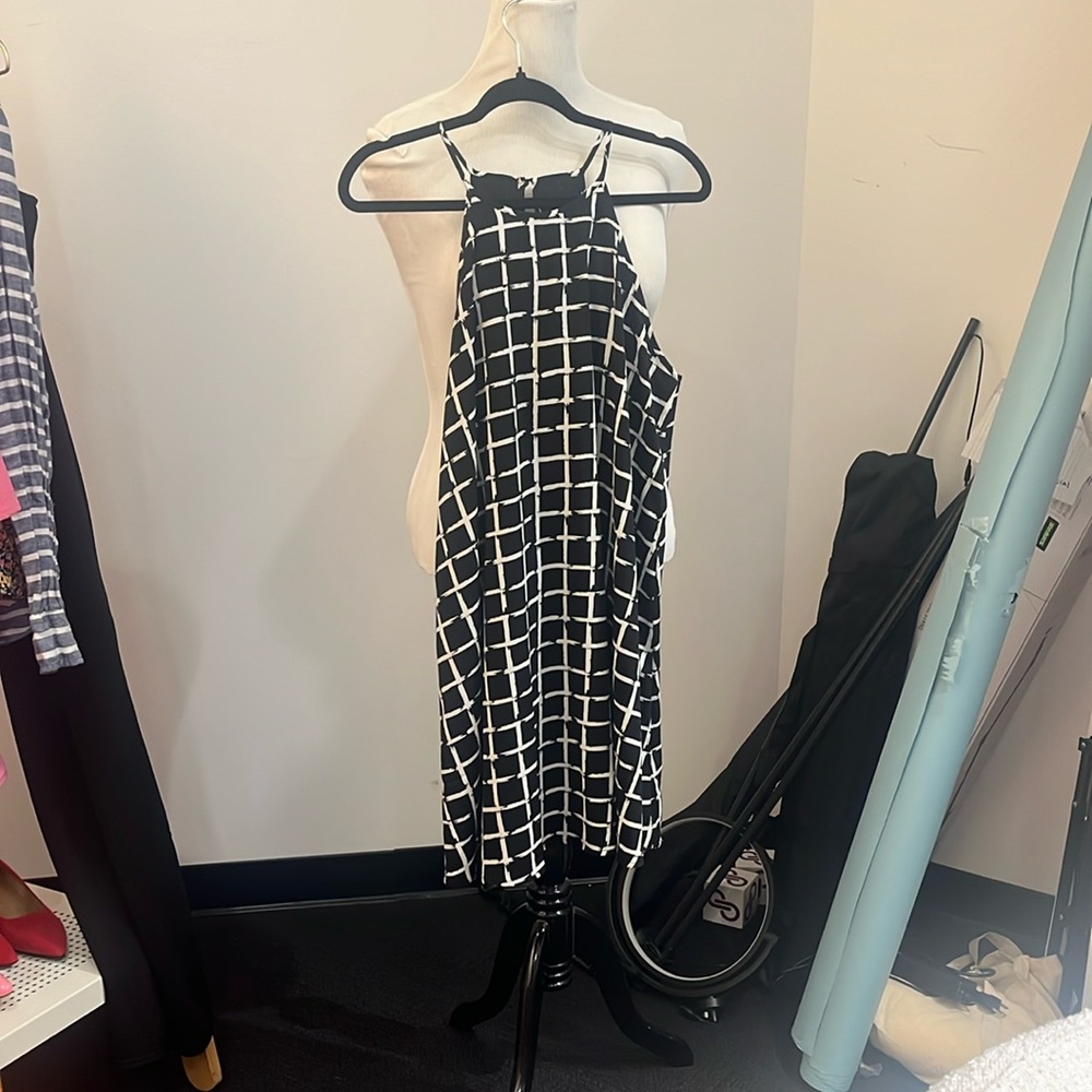 Forever 21 Black and White Knee-Length Sleeveless Halter Sundress